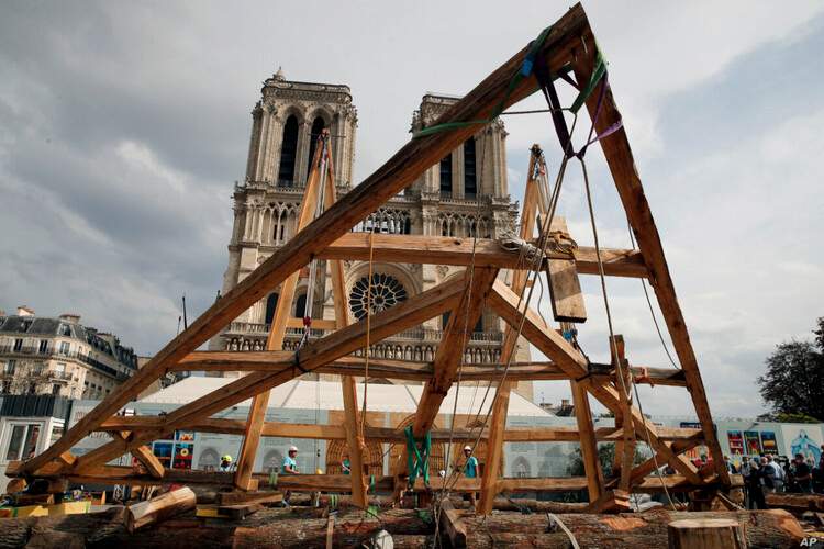 重建巴黎圣母院：法国标志性大教堂的修复之旅 - 4 的图像 16