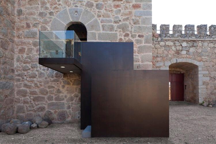 城墙之上：21 项对城堡与堡垒的当代改造干预 - 7 的图像 30